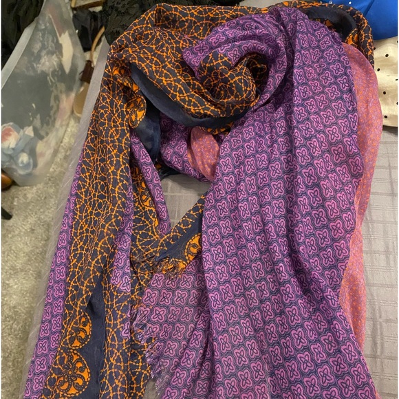 Scarves scarves scarves - Picture 3 of 13